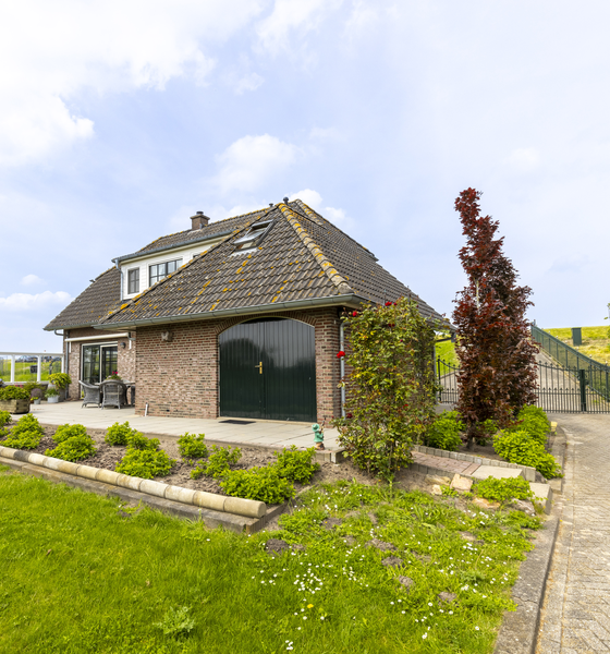 Vrijstaande woning met tuin en oprit in het buitengebied
